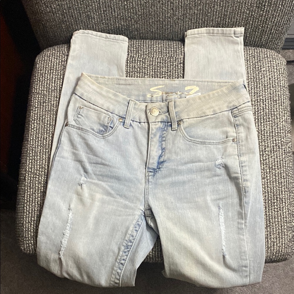 Seven7 Light Wash Skinny Jeans Distressed Style
